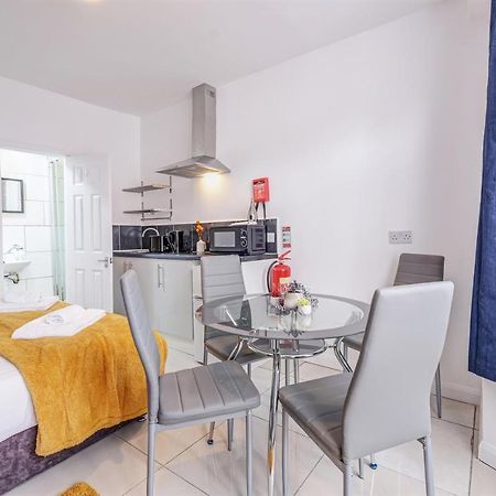 Fernbank Rooms Sudbury Hill, Harrow, Self-Contained Studios With En-Suite Harrow on the Hill Esterno foto