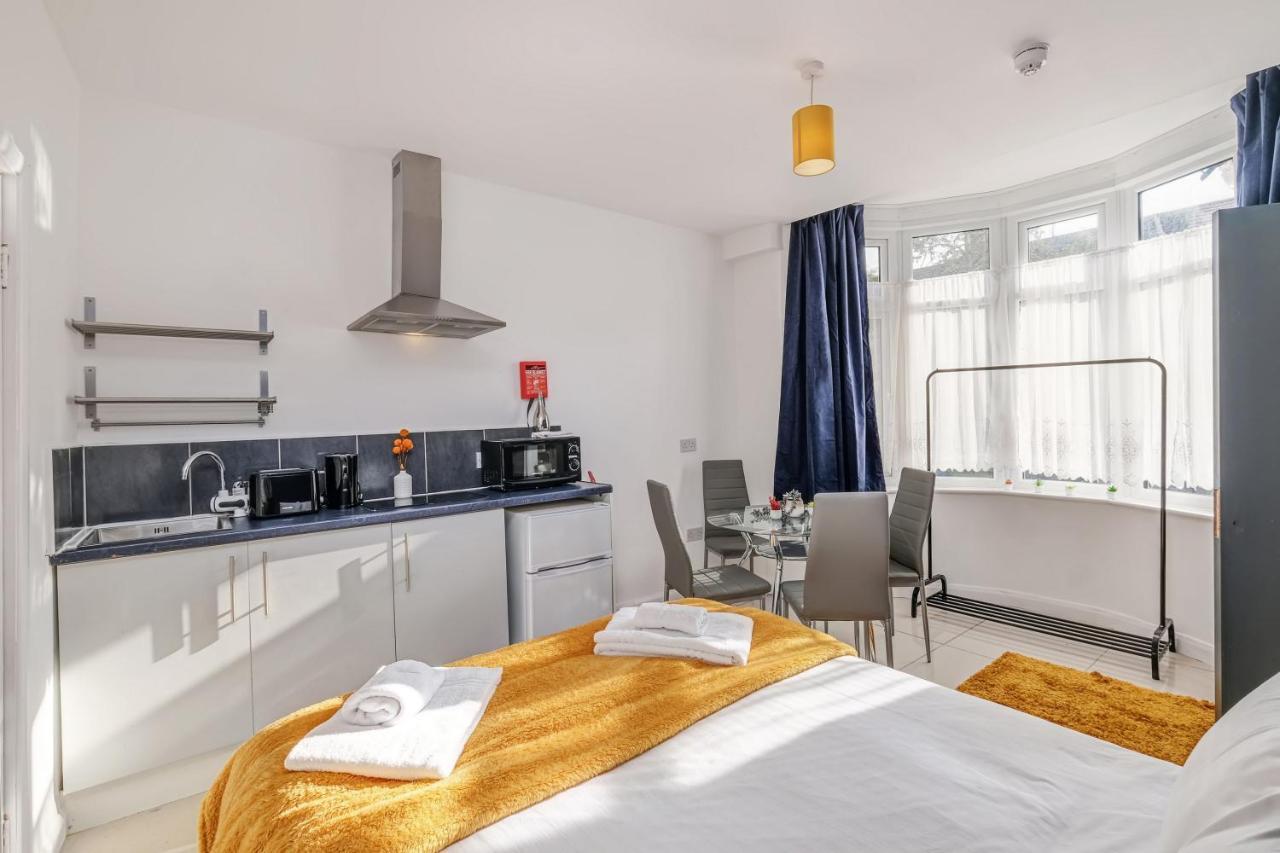 Fernbank Rooms Sudbury Hill, Harrow, Self-Contained Studios With En-Suite Harrow on the Hill Esterno foto