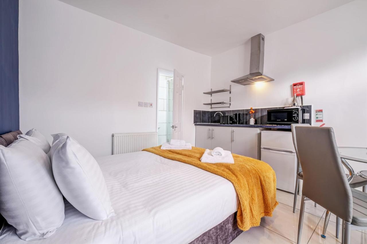 Fernbank Rooms Sudbury Hill, Harrow, Self-Contained Studios With En-Suite Harrow on the Hill Esterno foto