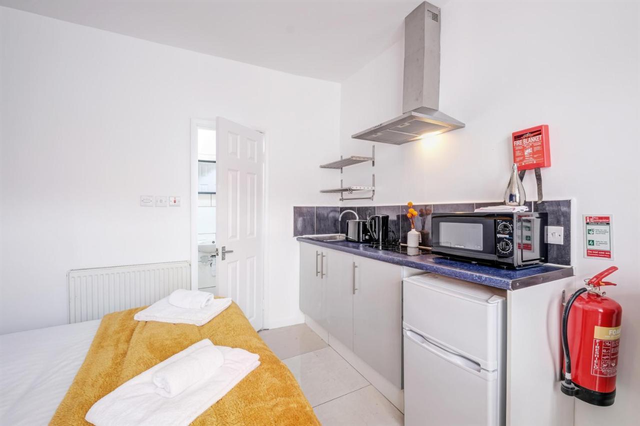 Fernbank Rooms Sudbury Hill, Harrow, Self-Contained Studios With En-Suite Harrow on the Hill Esterno foto