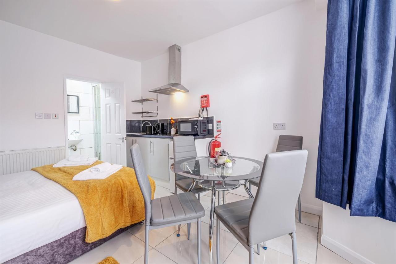 Fernbank Rooms Sudbury Hill, Harrow, Self-Contained Studios With En-Suite Harrow on the Hill Esterno foto
