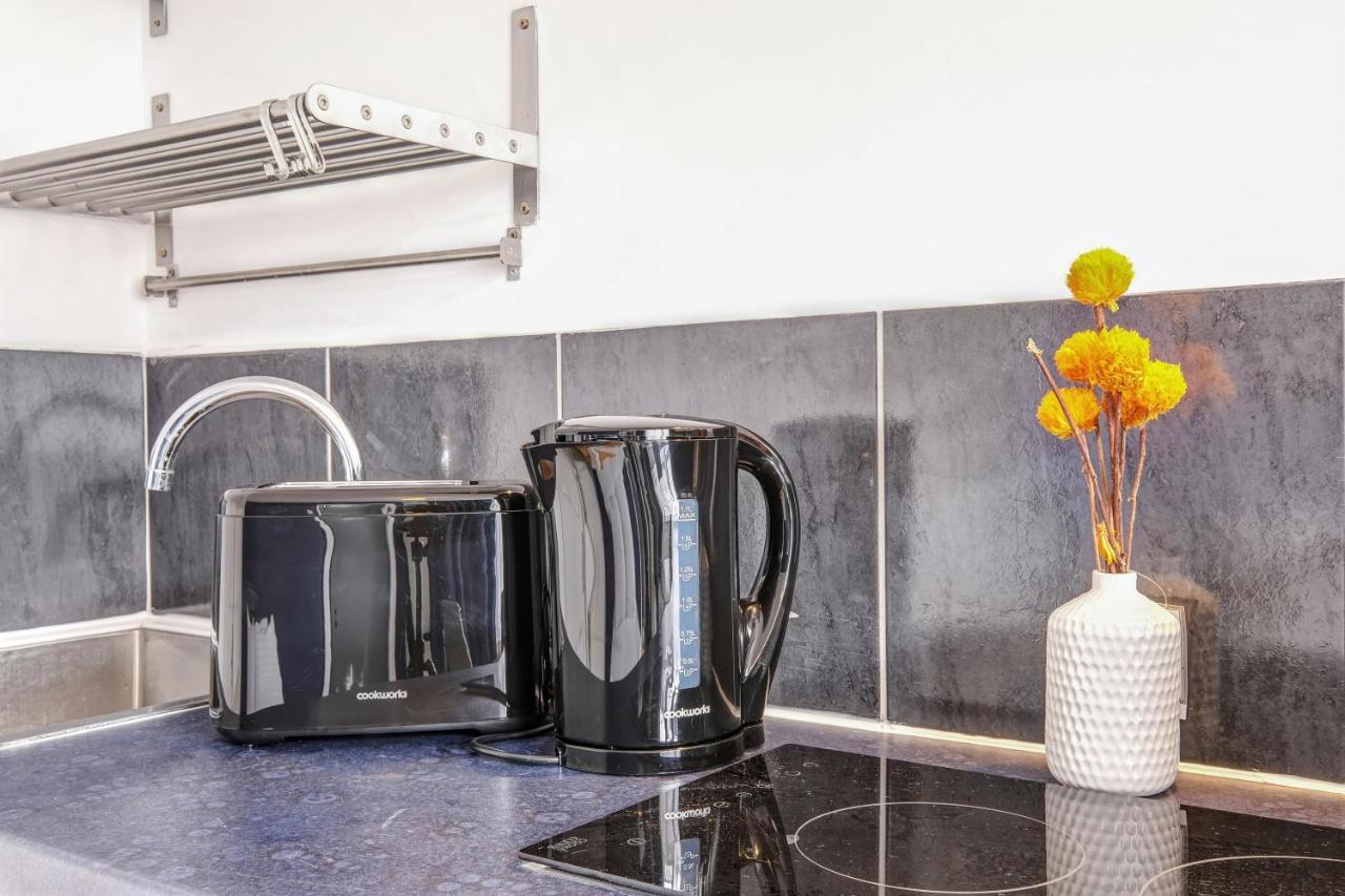 Fernbank Rooms Sudbury Hill, Harrow, Self-Contained Studios With En-Suite Harrow on the Hill Esterno foto