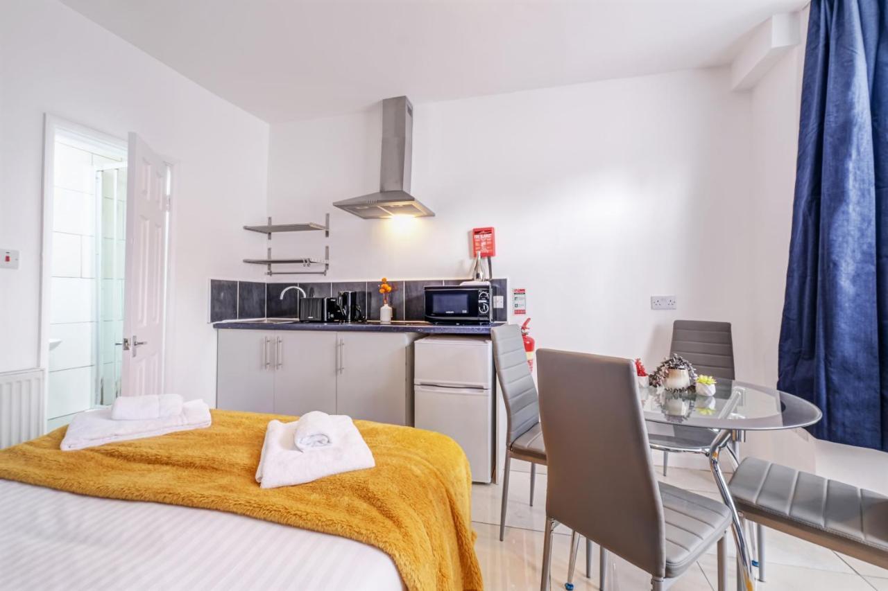 Fernbank Rooms Sudbury Hill, Harrow, Self-Contained Studios With En-Suite Harrow on the Hill Esterno foto