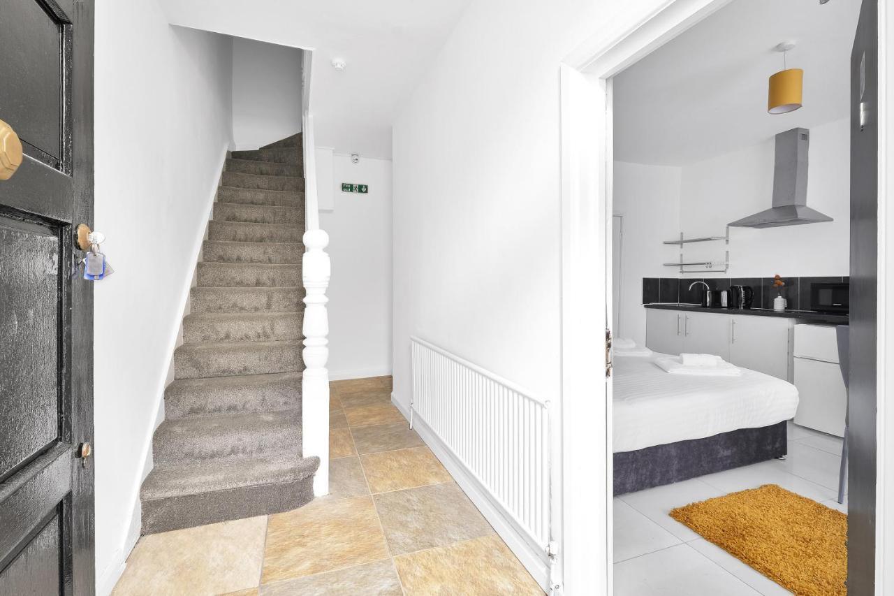 Fernbank Rooms Sudbury Hill, Harrow, Self-Contained Studios With En-Suite Harrow on the Hill Esterno foto