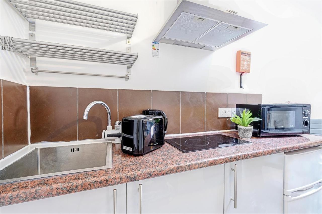 Fernbank Rooms Sudbury Hill, Harrow, Self-Contained Studios With En-Suite Harrow on the Hill Esterno foto