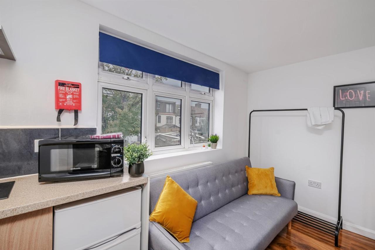 Fernbank Rooms Sudbury Hill, Harrow, Self-Contained Studios With En-Suite Harrow on the Hill Esterno foto