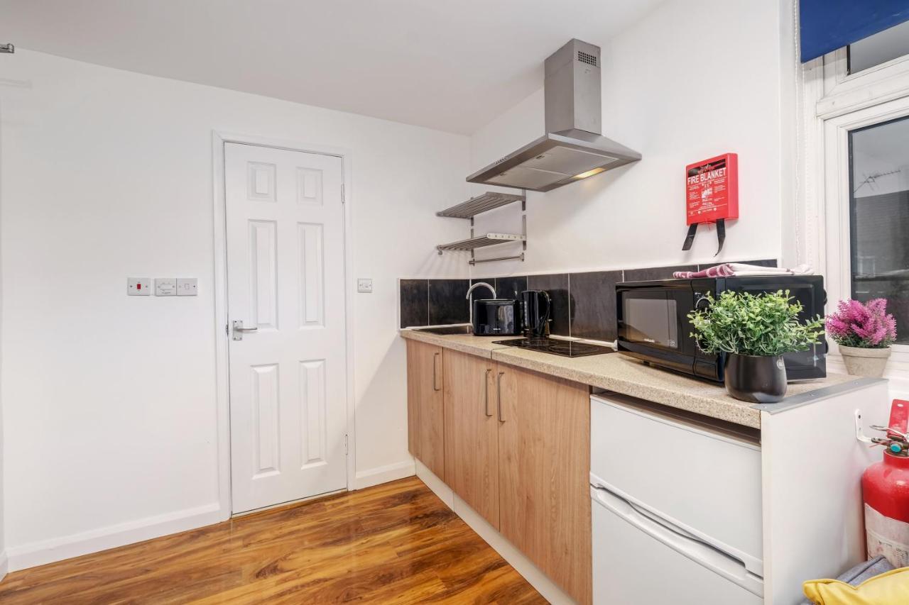 Fernbank Rooms Sudbury Hill, Harrow, Self-Contained Studios With En-Suite Harrow on the Hill Esterno foto