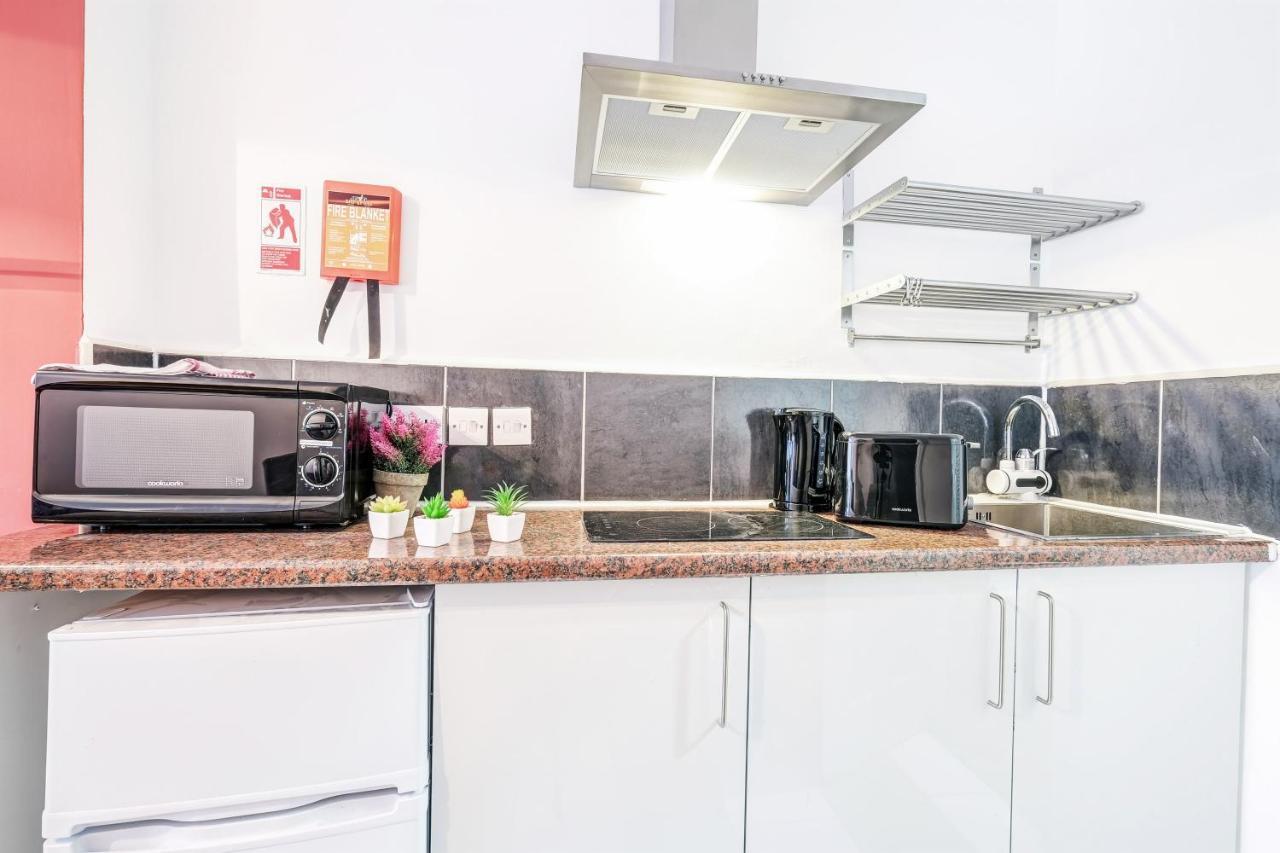 Fernbank Rooms Sudbury Hill, Harrow, Self-Contained Studios With En-Suite Harrow on the Hill Esterno foto