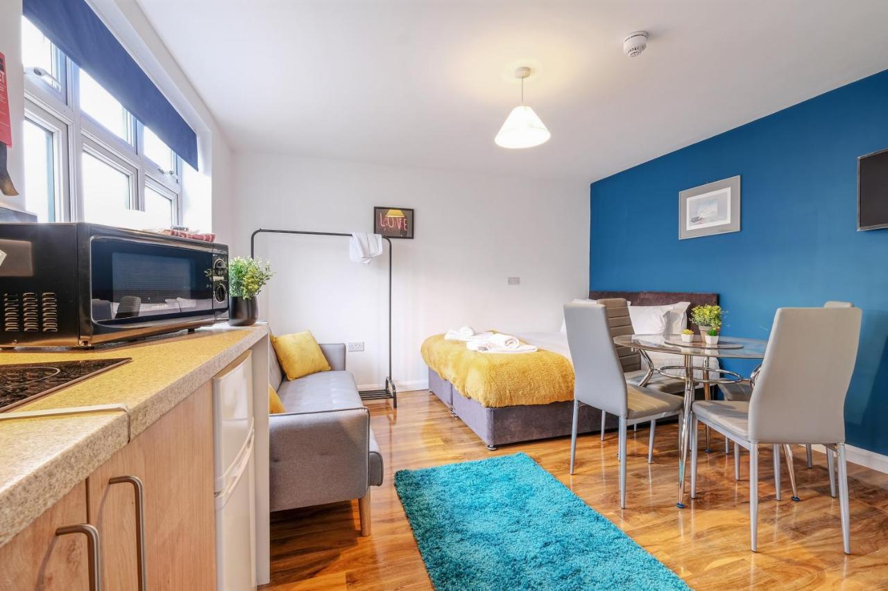 Fernbank Rooms Sudbury Hill, Harrow, Self-Contained Studios With En-Suite Harrow on the Hill Esterno foto