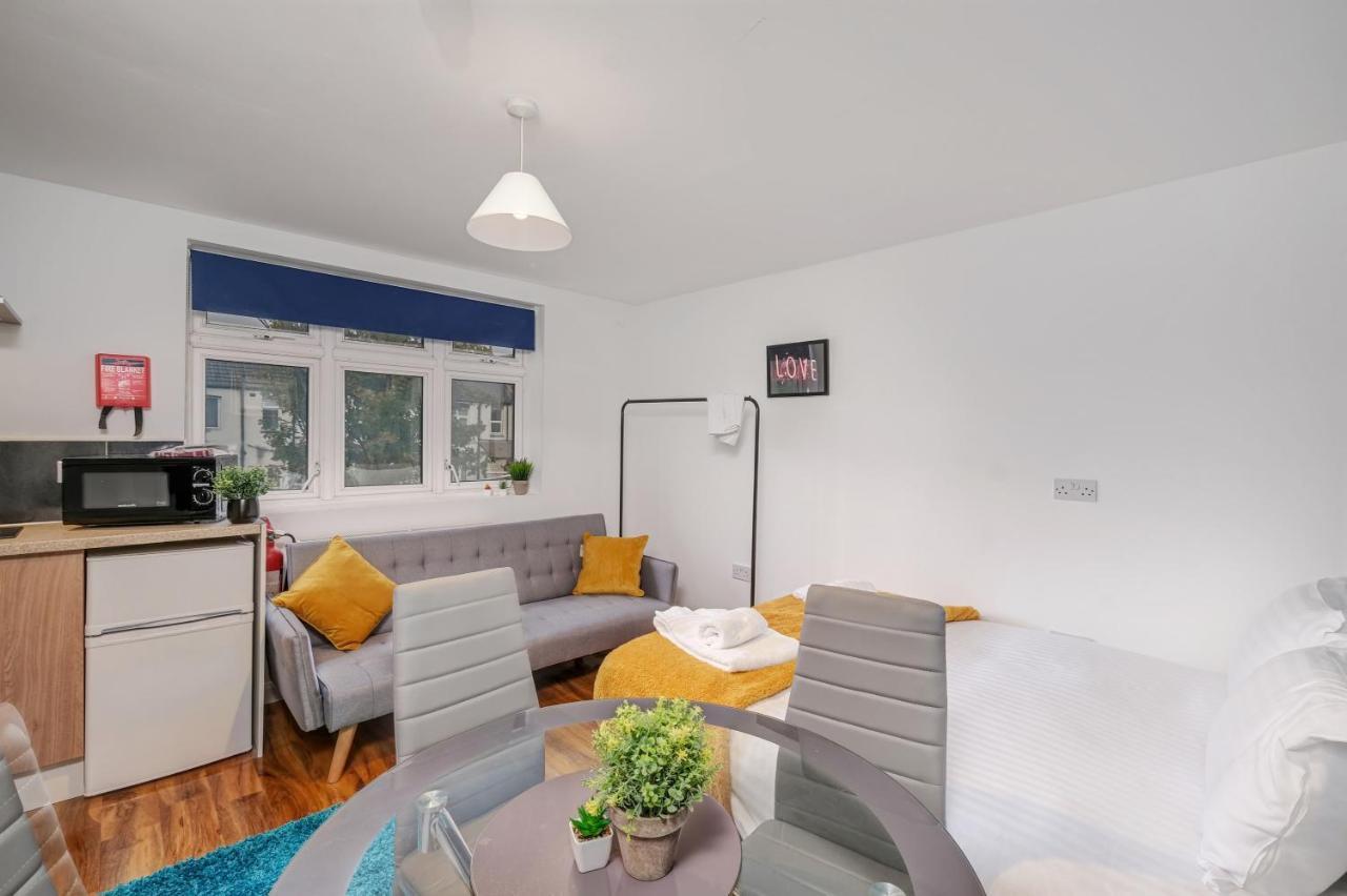 Fernbank Rooms Sudbury Hill, Harrow, Self-Contained Studios With En-Suite Harrow on the Hill Esterno foto